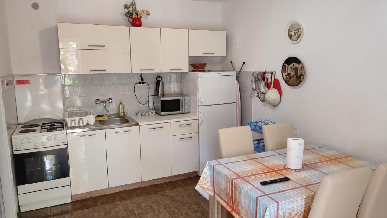 Apartmani Vinko โบล ภายนอก รูปภาพ