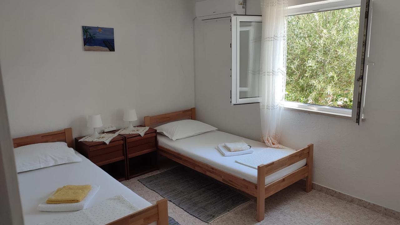 Apartmani Vinko โบล ภายนอก รูปภาพ