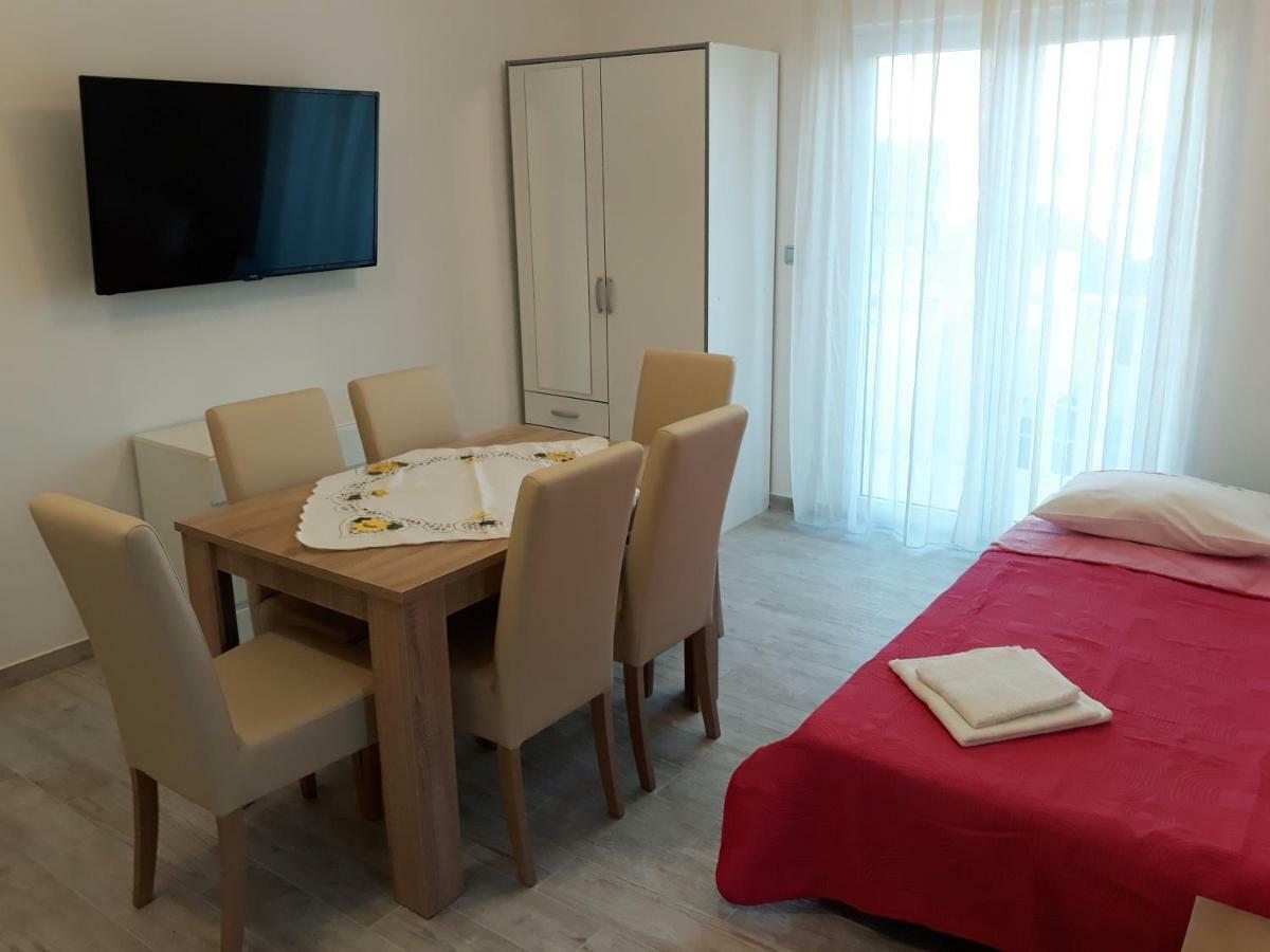 Apartmani Vinko โบล ภายนอก รูปภาพ