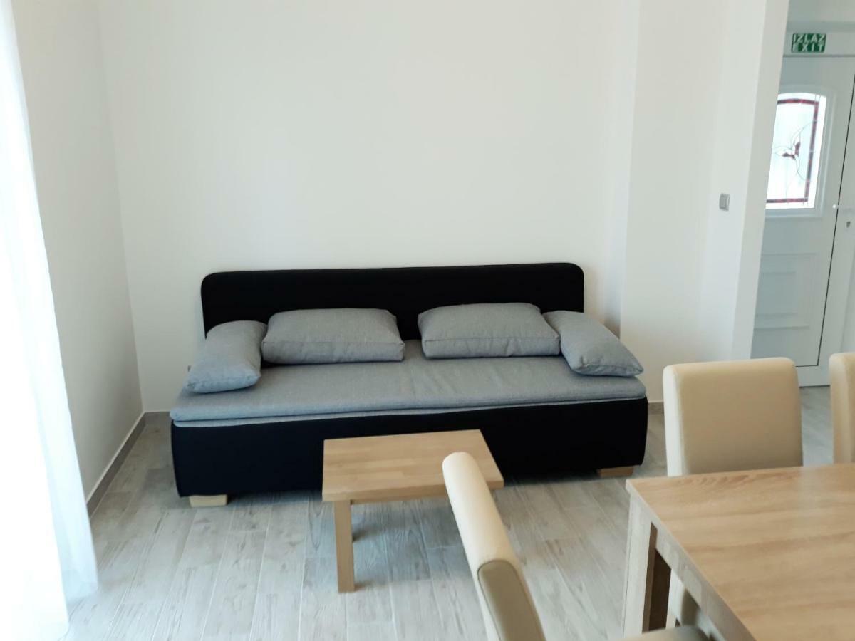 Apartmani Vinko โบล ภายนอก รูปภาพ